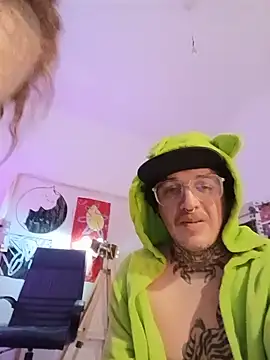 XXX chat uživo modela helloandi