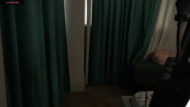 QueenieGitt's Live XXX Chat