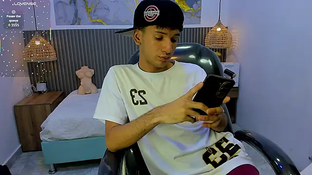 JDWhite18 XXX чат на живо