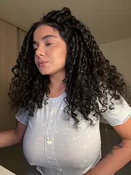 Curlyierr live XXX chat