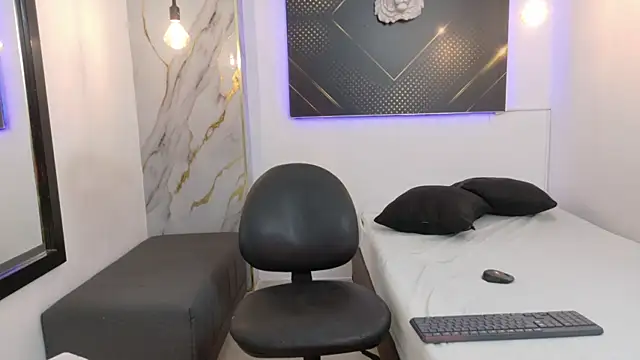 KingOfTemptation Adlı Modelin Canlı XXX Sohbeti