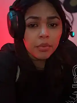 XXX chat uživo modela miacanela_xo