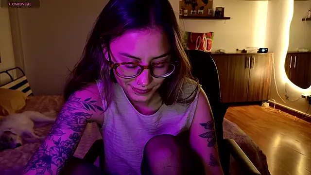 Živý XXX chat Emmy_petit
