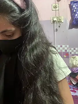 Sandhya_77 XXX чат на живо