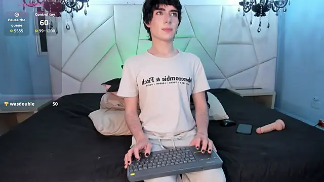 DemonFoxx Adlı Modelin Canlı XXX Sohbeti