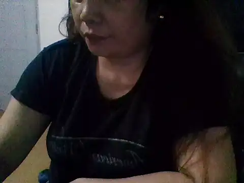 Hornywetmaturedmom's Live XXX Chat