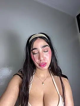 Merry_XXX লাইভ XXX চ্যাট