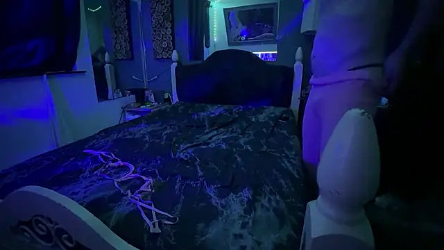 הופעת וובקאם של LilithRiaghanSkye