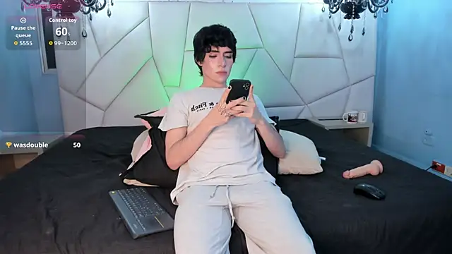 DemonFoxx Adlı Modelin Canlı XXX Sohbeti