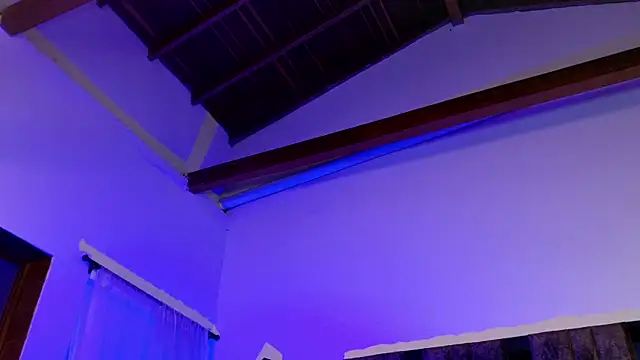 XXX chat uživo modela TonyPetrovjs
