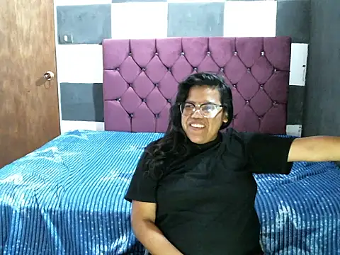 Czat XXX na żywo – Valery-Khloe