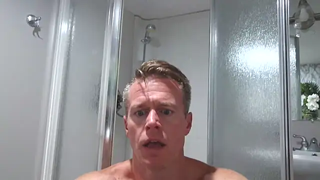 Chat XXX en directo de DILFiGuess1