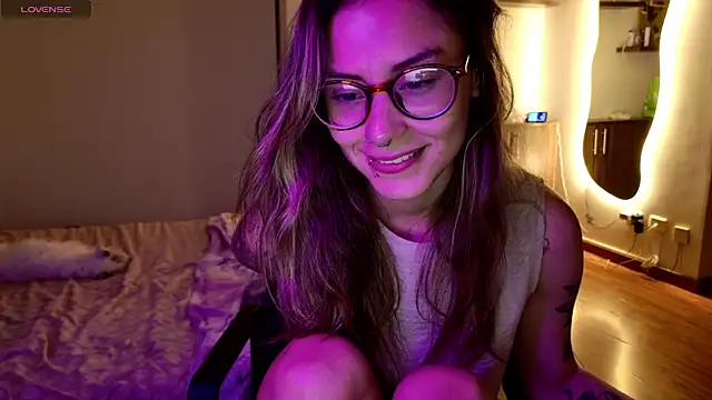 Czat XXX na żywo – Emmy_petit