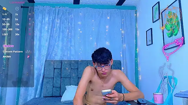 NicolasTorrez Show in webcam