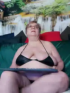 QueenPammy1 Adlı Modelin Canlı XXX Sohbeti