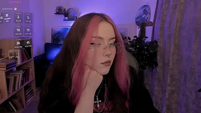 Онлайн чат XXX CoraMiel