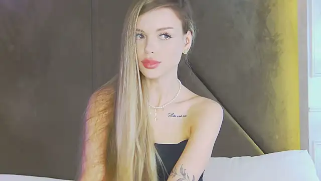 MarilynNova live XXX chat