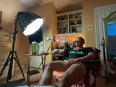 daddydonkey84 XXX чат на живо