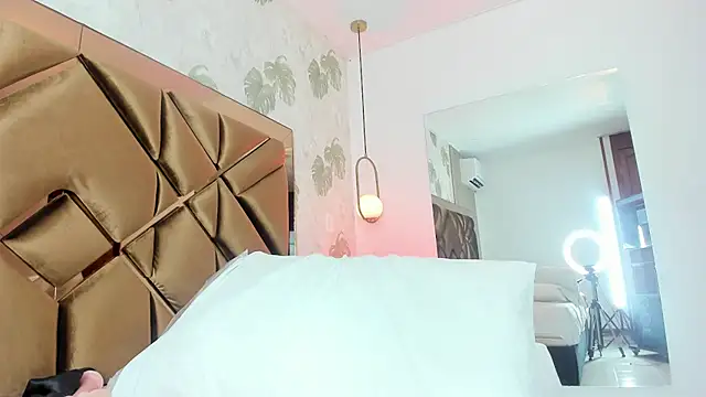 Alexa-Lynx Adlı Modelin Canlı XXX Sohbeti
