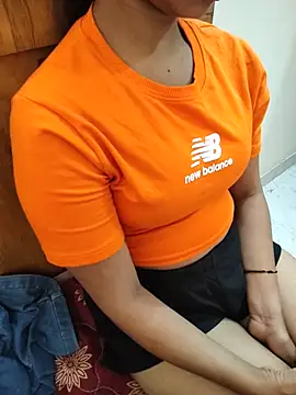yours_queen_ লাইভ XXX চ্যাট
