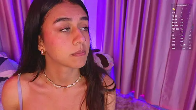 Emiily_Scott1 লাইভ XXX চ্যাট