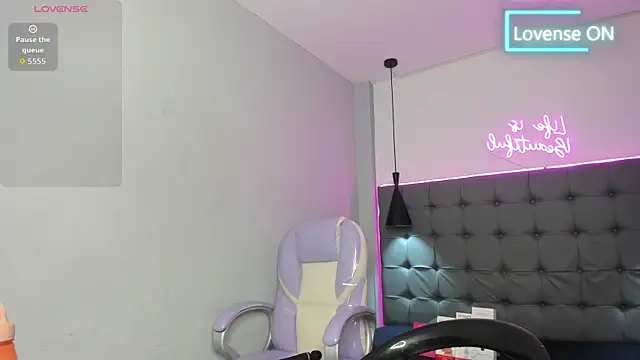 scarletcherry18's Live XXX Chat