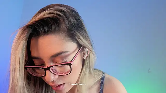 צ'אט XXX ב שידור חי של Carolblonde