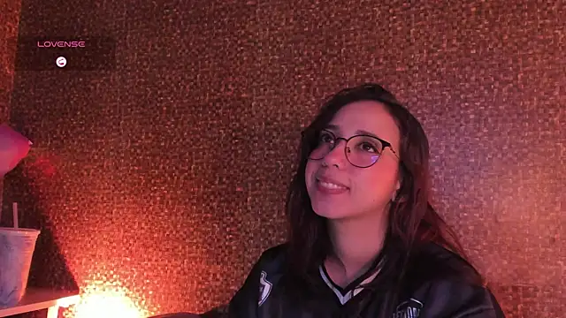 XXX chat uživo modela Apartment28