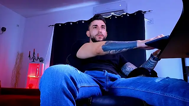 MightyAaron66 – Naživo XXX chat