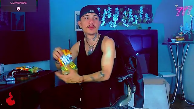 HannibalLester live XXX chat