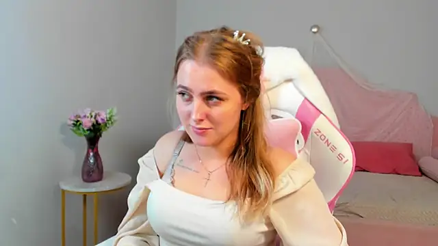 XXX chat uživo modela EllaBells