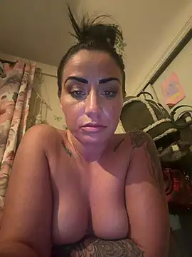 XXX chat uživo modela ValayaNoire