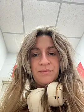 EvvaMur Adlı Modelin Canlı XXX Sohbeti