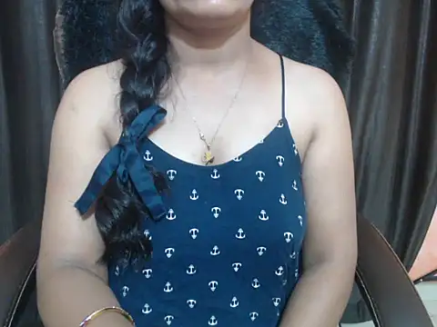 Kudi_Kiyara লাইভ XXX চ্যাট