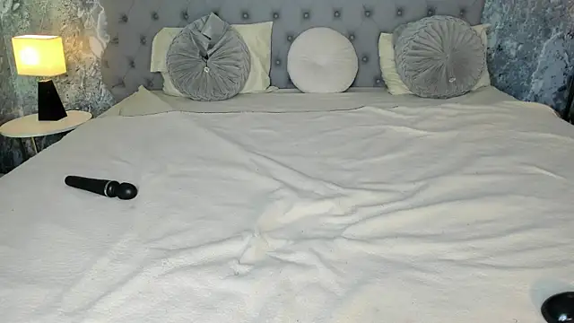 LucyLovelyy XXX чат на живо