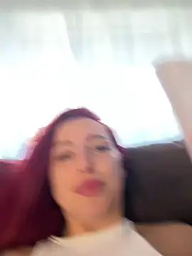 CrystalRedd Adlı Modelin Canlı XXX Sohbeti