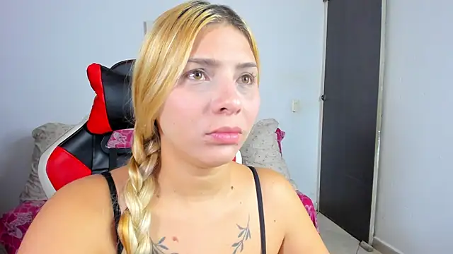 lana-rosse Adlı Modelin Canlı XXX Sohbeti