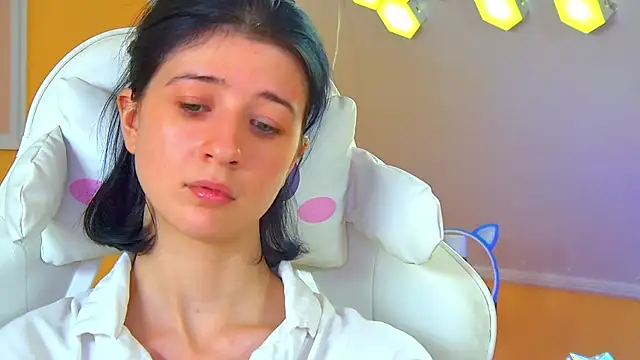 AnneAvelin Chat XXX in diretta