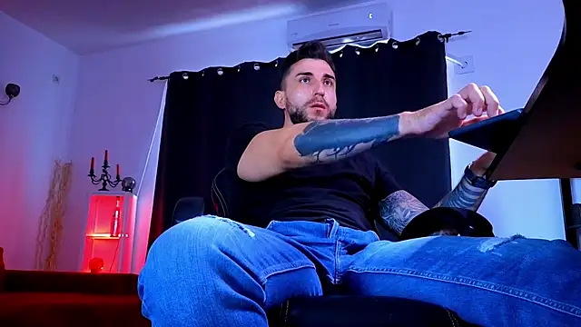 MightyAaron66 Live XXX Chat