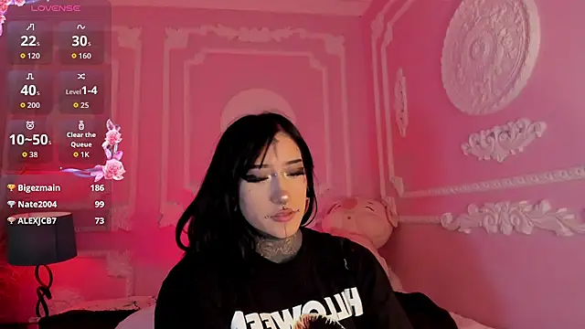 Kat_VonDe লাইভ XXX চ্যাট