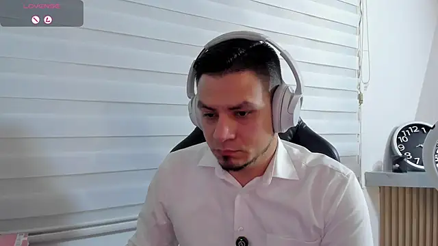 Chat +18 de Rick_Adams ao vivo