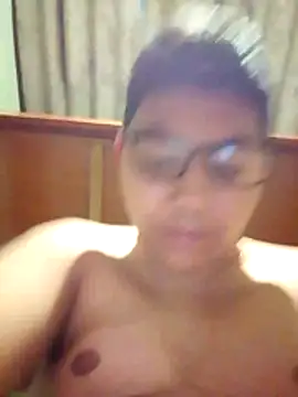 emlioooo Show in webcam