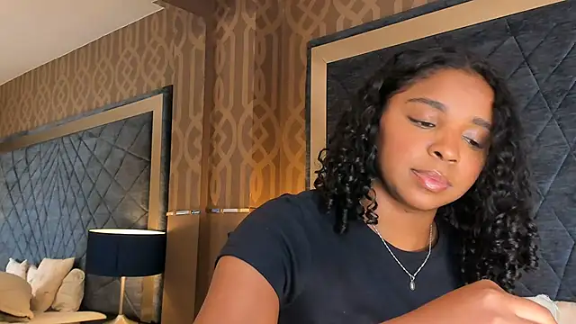 LisaMendez লাইভ XXX চ্যাট
