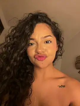 Evviiee_ লাইভ XXX চ্যাট