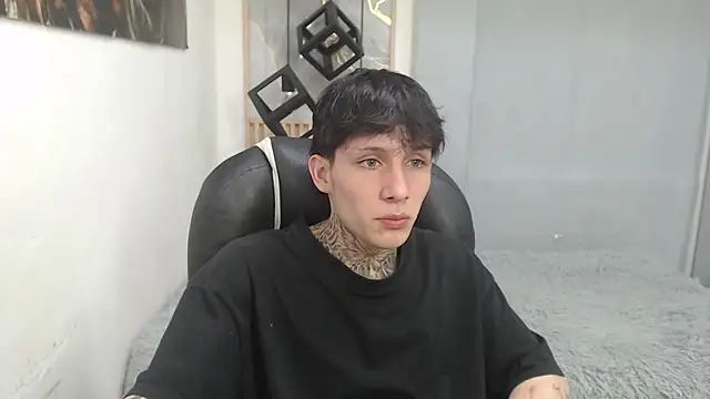 צ'אט XXX בשידור חי של Cry_thereal