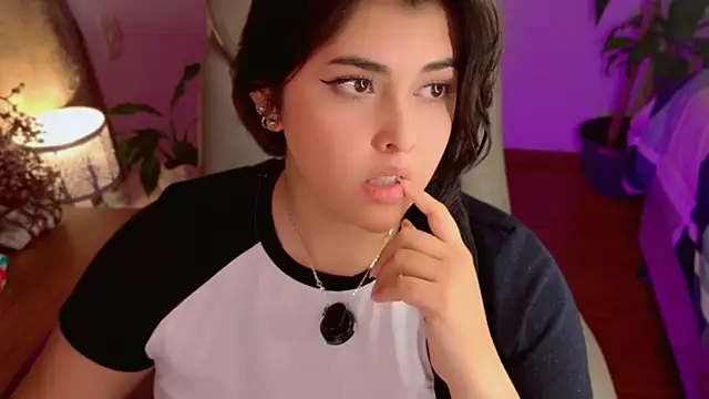 Nannicutee লাইভ XXX চ্যাট
