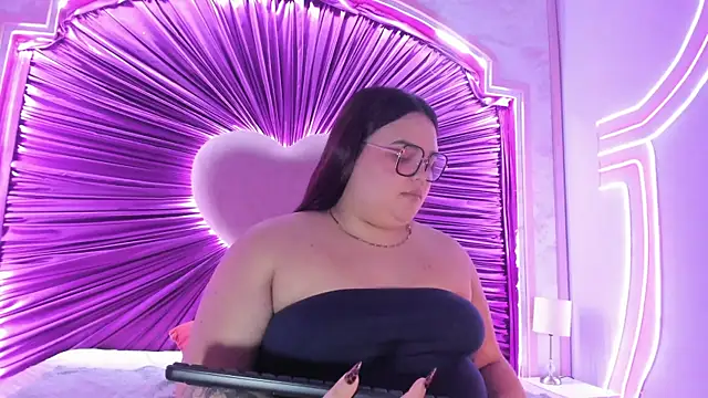 Lushi_Love Adlı Modelin Canlı XXX Sohbeti