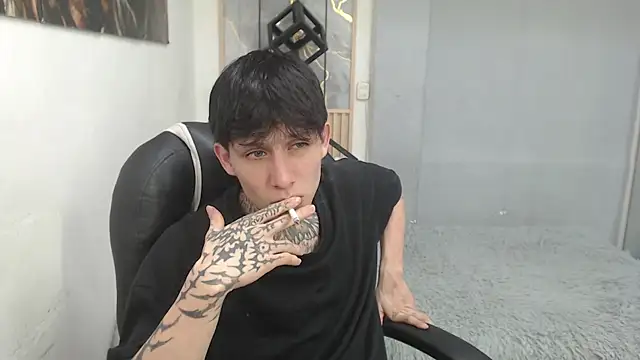 Cry_thereal élő XXX-chatje