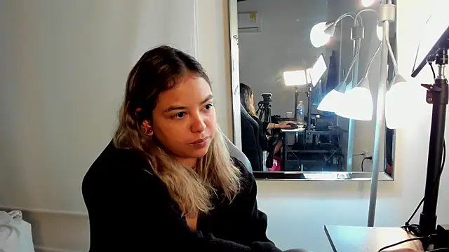 dulce_lyraa1's Live XXX Chat