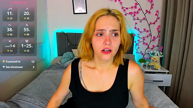 DellaRows Live XXX Chat